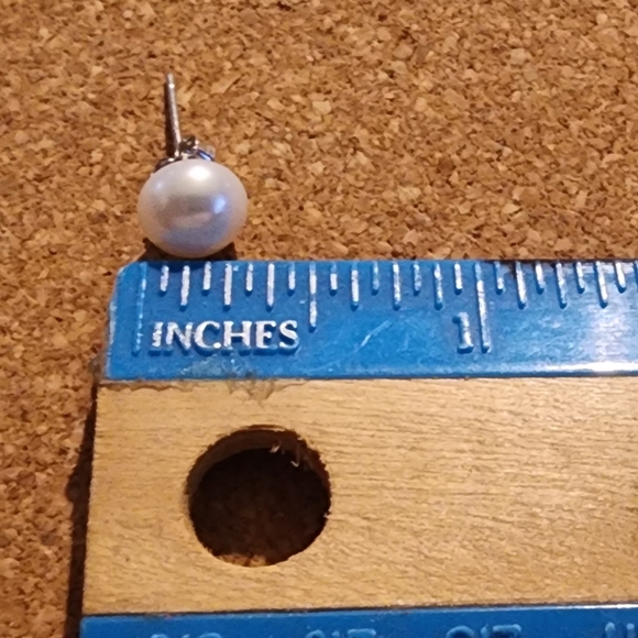 Silver Pearl Earrings- Pierced NEW FINAL PRICE - Picture 4 of 10